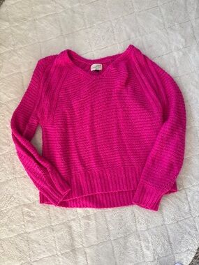 Universal Thread Bright Pink V-Neck Knit Sweater
